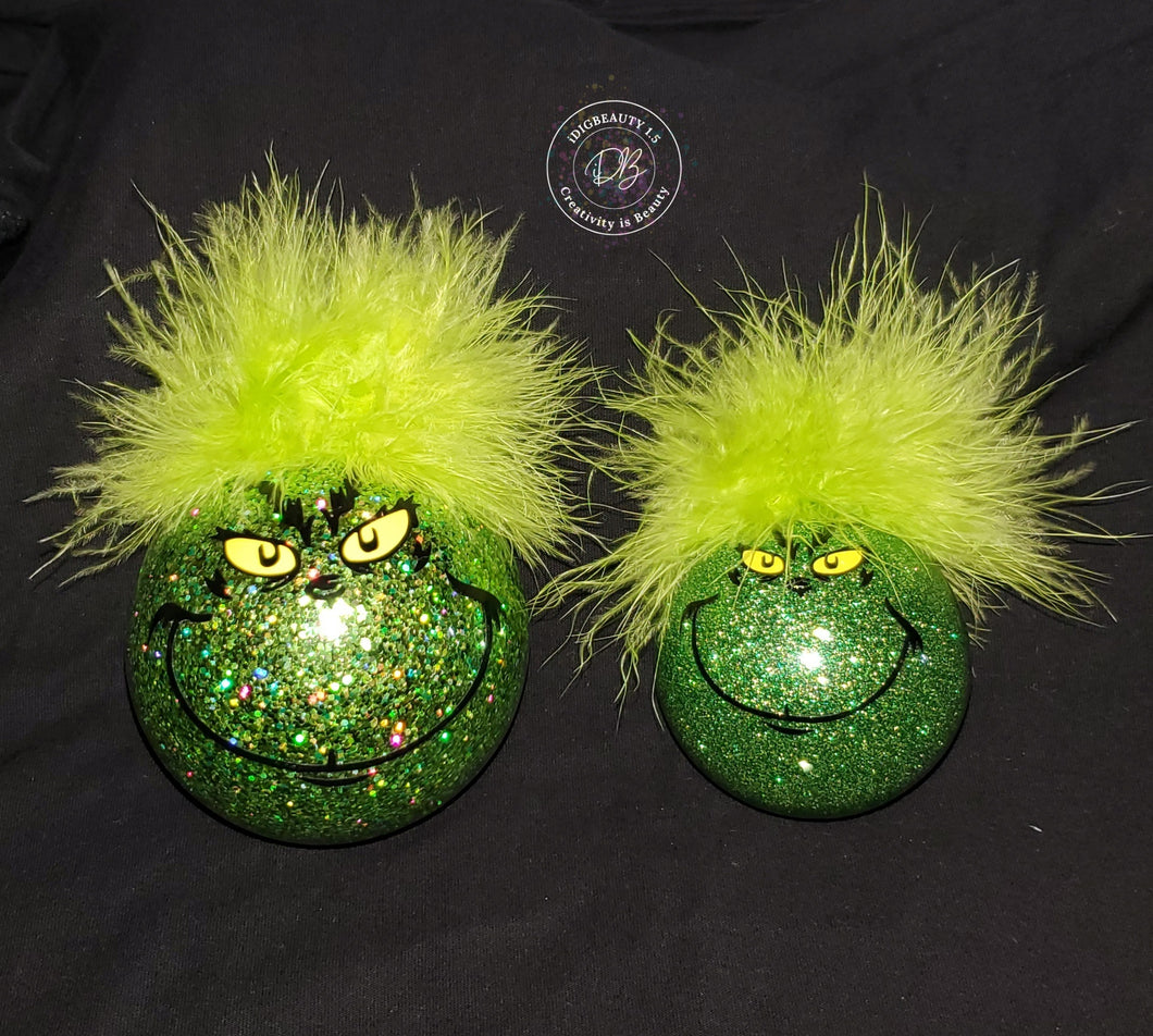 Grinch Ornament Set